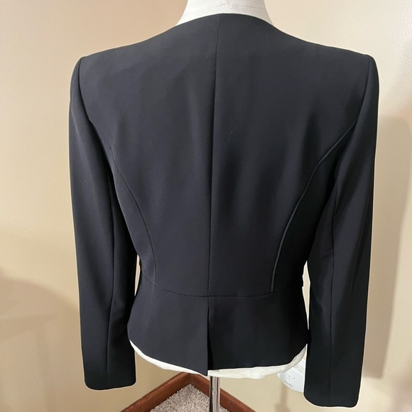 WHBM Black Front Ruffle Blazer Sz 8 EUC - Picture 8 of 8